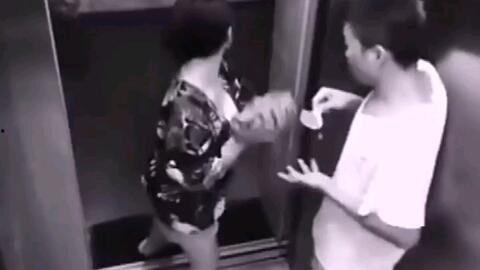 电梯情侣吵架吃瓜,吃瓜群众现场直播  第3张