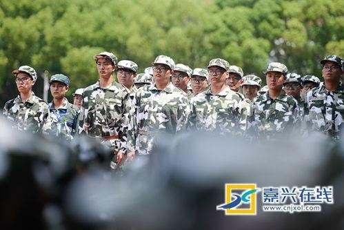 军训摇吃瓜,揭秘军营里的欢乐时光  第1张