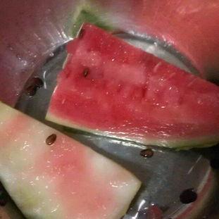 正宗吃瓜现场图片,正宗吃瓜群众的真实写照  第1张