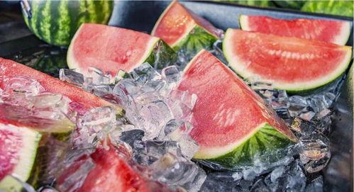 正宗吃瓜现场图片,正宗吃瓜群众的真实写照  第3张