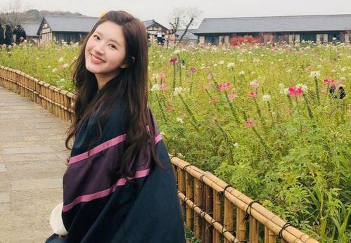 女主热衷吃瓜,女主的疯狂吃瓜之旅 第2张 女主热衷吃瓜,女主的疯狂吃瓜之旅 第2张
